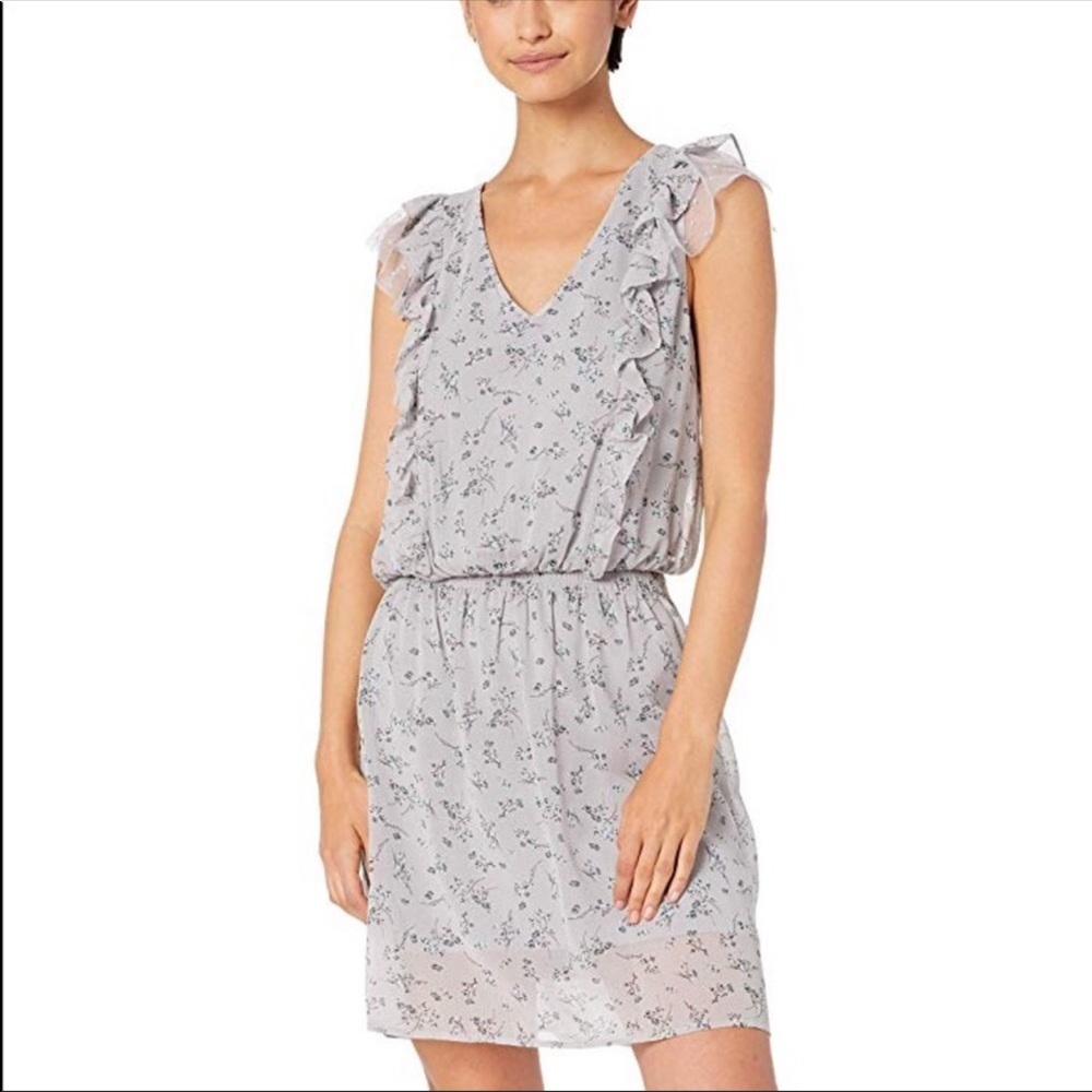 Beautiful floral V-neck above knee dress